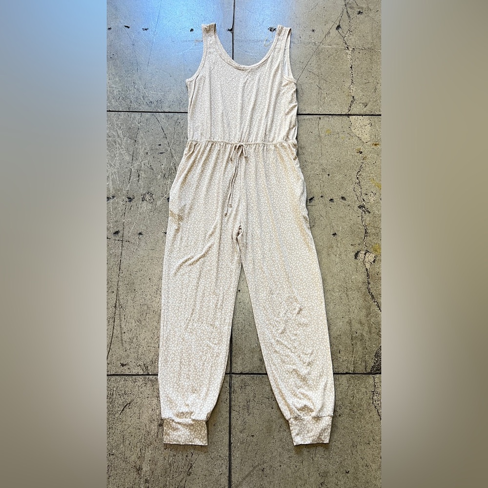 💚 2815. Beige and White Leopard Print Knit Jumpsuit